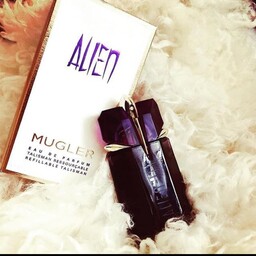 عطر گرمی و اسانس خالص آلین Alien با کیفیت و ماندگاری خوب(حداقل خرید 50 گرم)