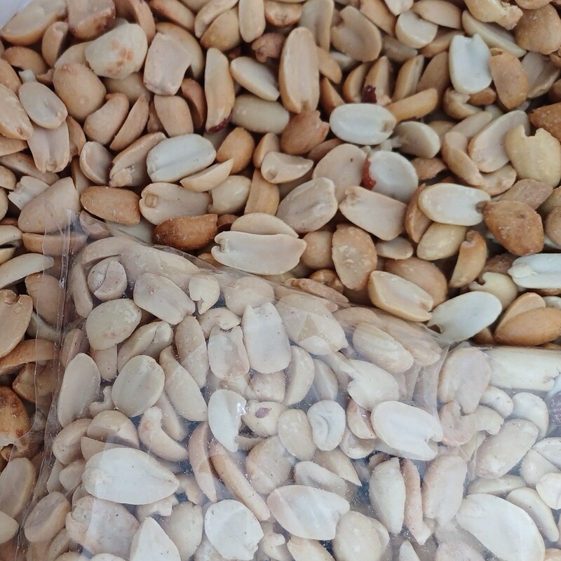 بادام و کره بادام زمینی در بسته بندی 300 و 400 و 500رمی  قابل عرضه می باشد