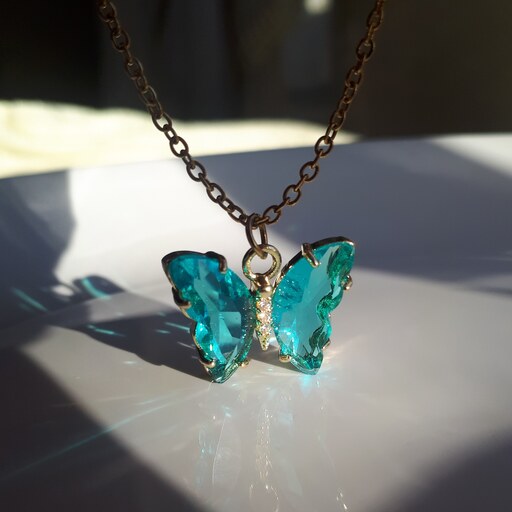 گردنبند پروانه کریستالی آبی با زنجیر طلایی