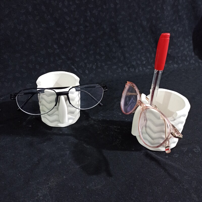 یک عدد بیس خام جاعینکی سنگ مصنوعی ، جاعینکی فانتزی ، جای عینک ، جا عینکی طرح صورت با بینی ، جای عینک طبی و عینک دودی