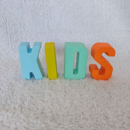 استند اسم رنگ شده KIDS ، استند حروف KIDS رنگی