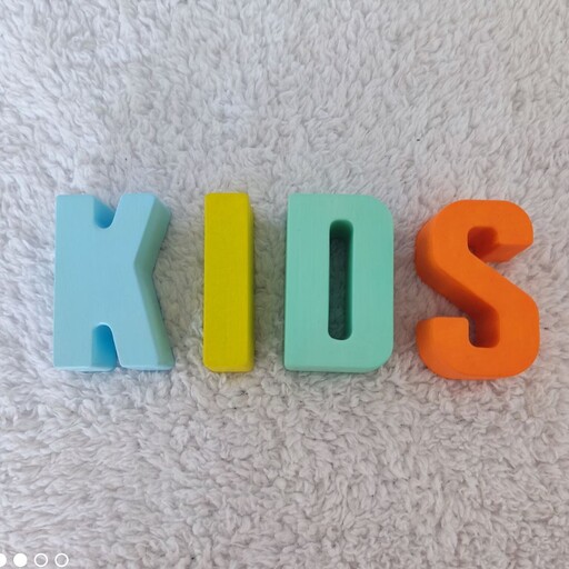 استند اسم رنگ شده KIDS ، استند حروف KIDS رنگی