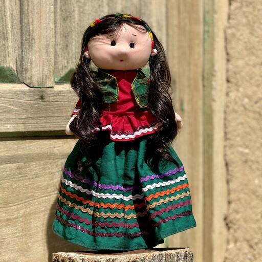 عروسک  مهربان دختر با لباس سنتی