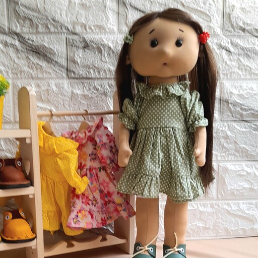 عروسک مهربان با لباس  تم سبر دارای تنوع رنگبندی