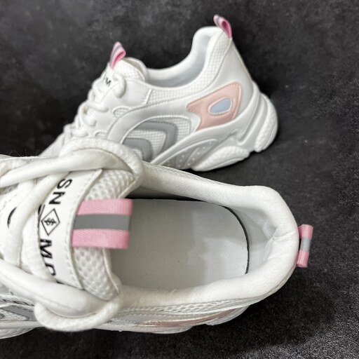 کفش اسپرت ورزشی زنانه لژدار مدل بالنسیاگا رنگ سفید صورتی با کف طبی سایزبندی37 تا40