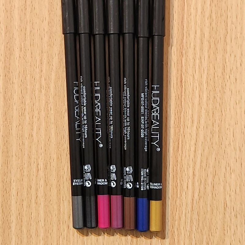مداد چشم رنگی هدی بیوتی با کیفیت عالی و درجه یک، نرم و روان 
