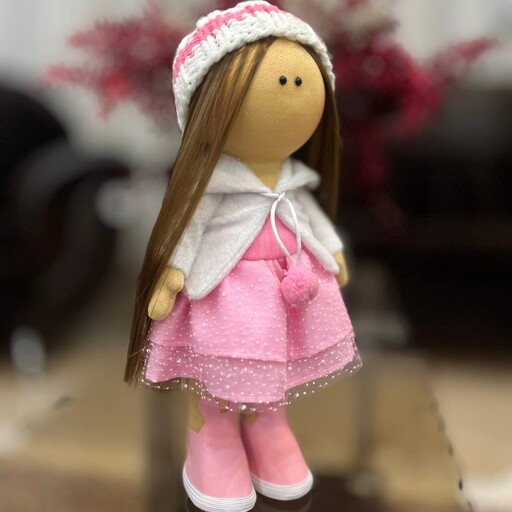 عروسک کاملا دست ساز،،قابل سفارش در سه سایز 25،32،40سانت،رنگ به دلخواه مشتری کلاه عروسک بافت،همراه با یعدد کیف دستی کوچک