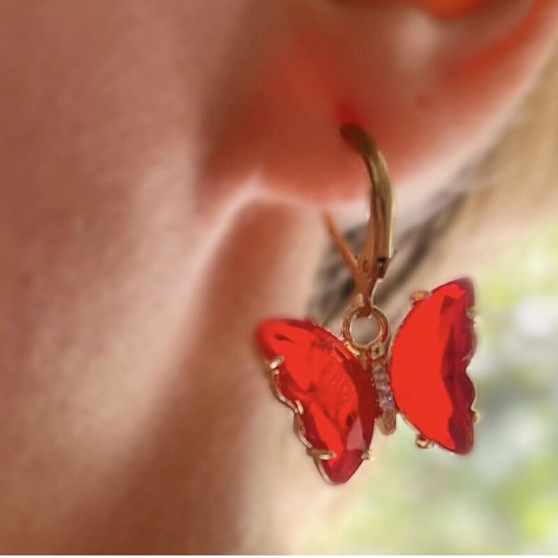 گوشواره   پروانه کریستال  در رنگهای متنوع ،با گوشواره میخی و عصایی هم قابل سفارشه 