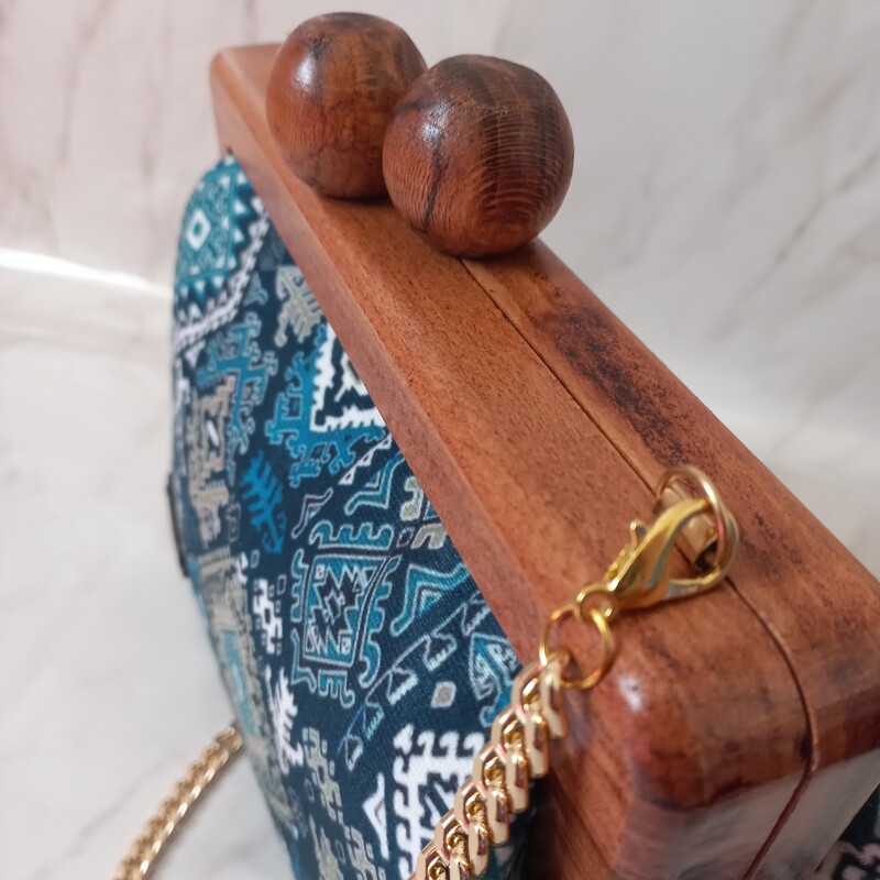 کیف مجلسی دهانه چوبی طرح پارچه سنتی واصیل