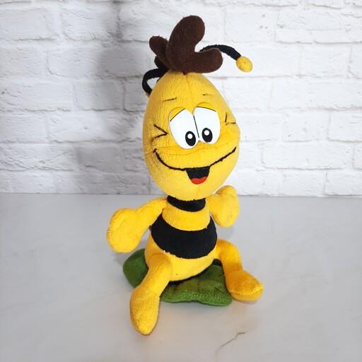 عروسک پولیشی زنبور نیک ساخت برند فوق العاده پلی بای پلی. نشسته روی برگ مخمل،چشم های پلاستیکی داره، جنسش مخمل براق عالی