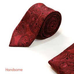 ست کراوات دست دوز  و دستما جیبی طرح بته جقه مشکی با زمینه قرمز با کد تخفیف 25000 تومانی   
