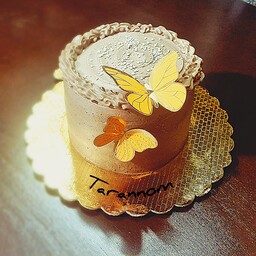 کیک شکلاتی باطعم موکا(هزینه ی ارسال به صورت پس کرایه و به عهده ی مشتری میباشد)