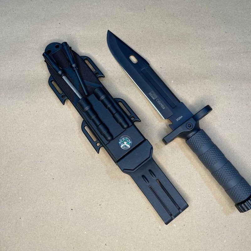 چاقو کارد شکاری M9 کلمبیا Columbia تیغه استیل ضدزنگ روکش تیغه رنگ استاتیک با کاور PVC مدل 2528A  همراه با کاور ابزار دار