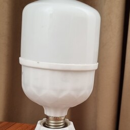 لامپ ال ای دی 30 وات بدون جعبه رنگ سفید مهتابی با 18 ماه گارانتی کیفیت ساخت عالی نور بسیار خوب کف قیمت با سرپیچ e27 