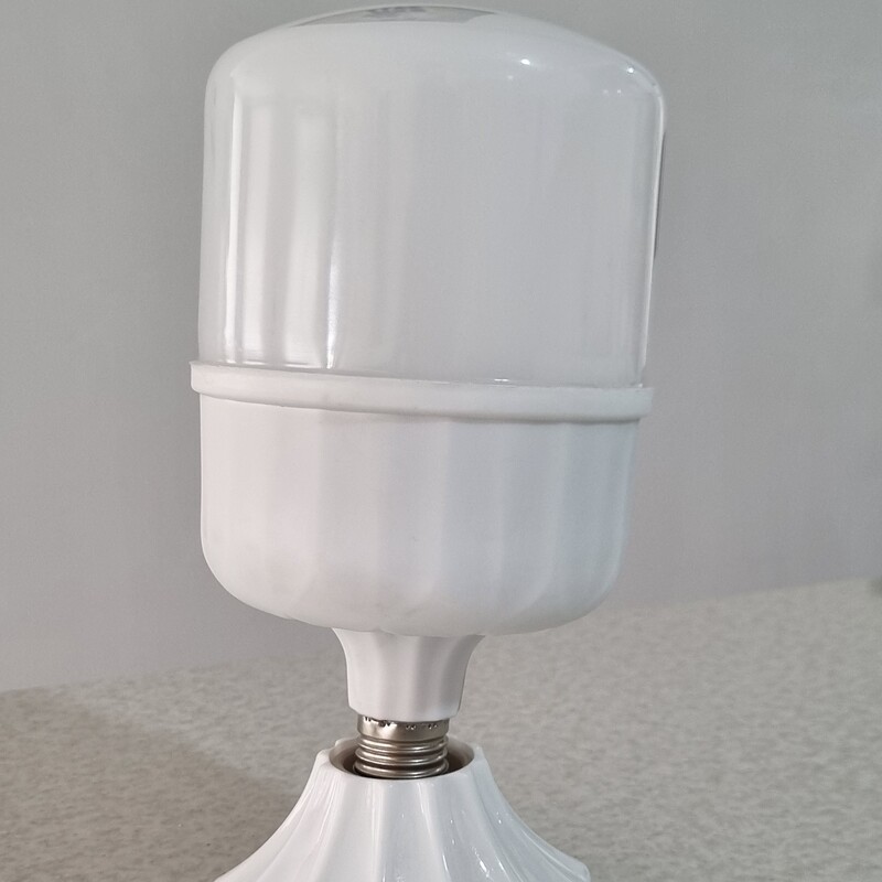 لامپ ال ای دی 50 وات بدون جعبه رنگ سفید مهتابی با18 ماه گارانتی کیفیت ساخت عالی نور بسیار خوب کف قیمت با لومن واقعی
