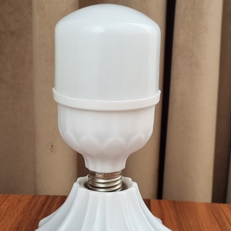 لامپ ال ای دی 20 وات بدون جعبه رنگ سفید مهتابی با18 ماه گارانتی کیفیت ساخت عالی نور بسیار خوب کف قیمت با لومن واقعی