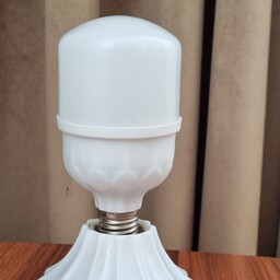 لامپ ال ای دی 20 وات بدون جعبه رنگ سفید مهتابی با18 ماه گارانتی کیفیت ساخت عالی نور بسیار خوب کف قیمت با سرپیچ e27 