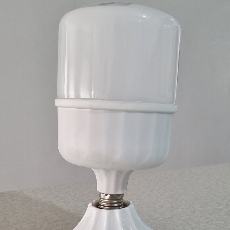 لامپ ال ای دی 40 وات بدون جعبه رنگ سفید مهتابی با18 ماه گارانتی کیفیت ساخت عالی نور بسیار خوب کف قیمت با لومن واقعی