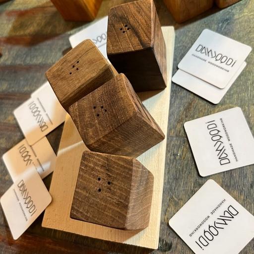نمکدان چوبی ساخته شده از چوب گردو،دستساز و خاص 