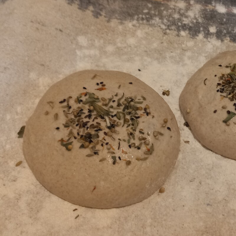 3عدد نان سنتی سبوسدار خانگی بدون جوش شیرین