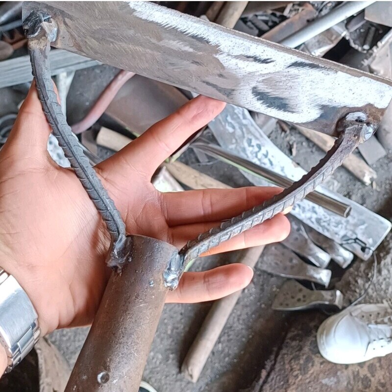 علف زن دستی  با تیغه فولادی فنر ck75خیلی تیز و کاربردی هزینه  ارسال  به عهده  خود  مشتری  میباشد 