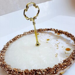 شیرینی خوری رزینی کار شده با گل بابونه تک طبقه  کارشده با ورق طلا قطر 25 سانت دور کریستال تماما دستساز 
