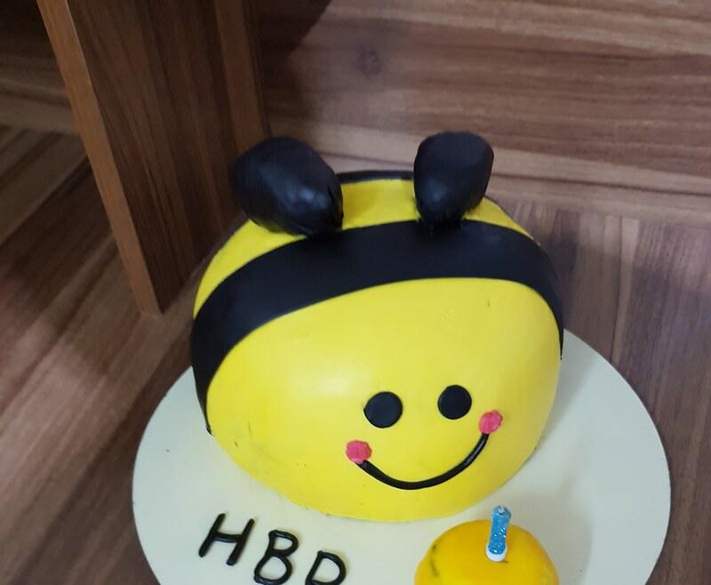 کیک خامه ای طرح زنبور 