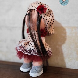 عروسک روسی دختر خالدار کلاه فرانسوی ( کرم زرشکی)
