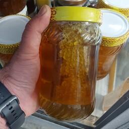 عسل موم دار طبیعی گون شیشه 1 کیلویی محصول آجیل و خشکبار روناس