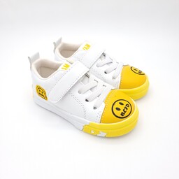 کفش بچگانه پسرانه و دخترانه اسپرت پیاده روی رنگ سفید زرد خیلی نرم سبک بادوام بنددار ورزشی زیره تزریق پیو کد55145 لبخند