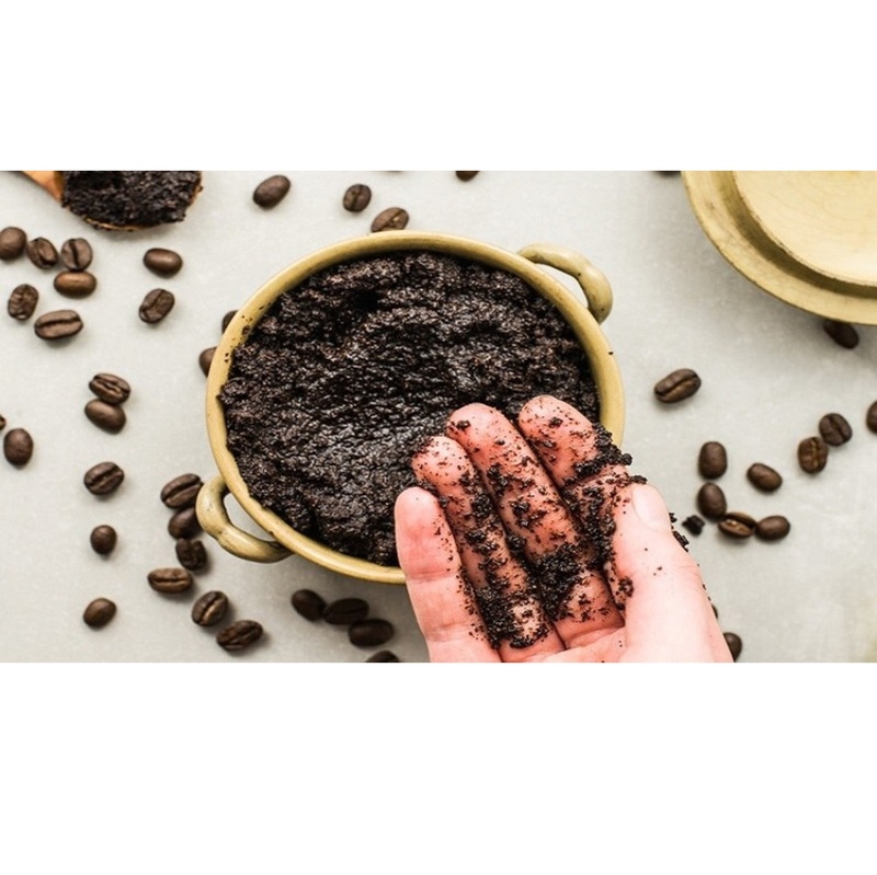 اسکراب قهوه و روغن نارگیل لایه بردار و شفاف کننده بدن