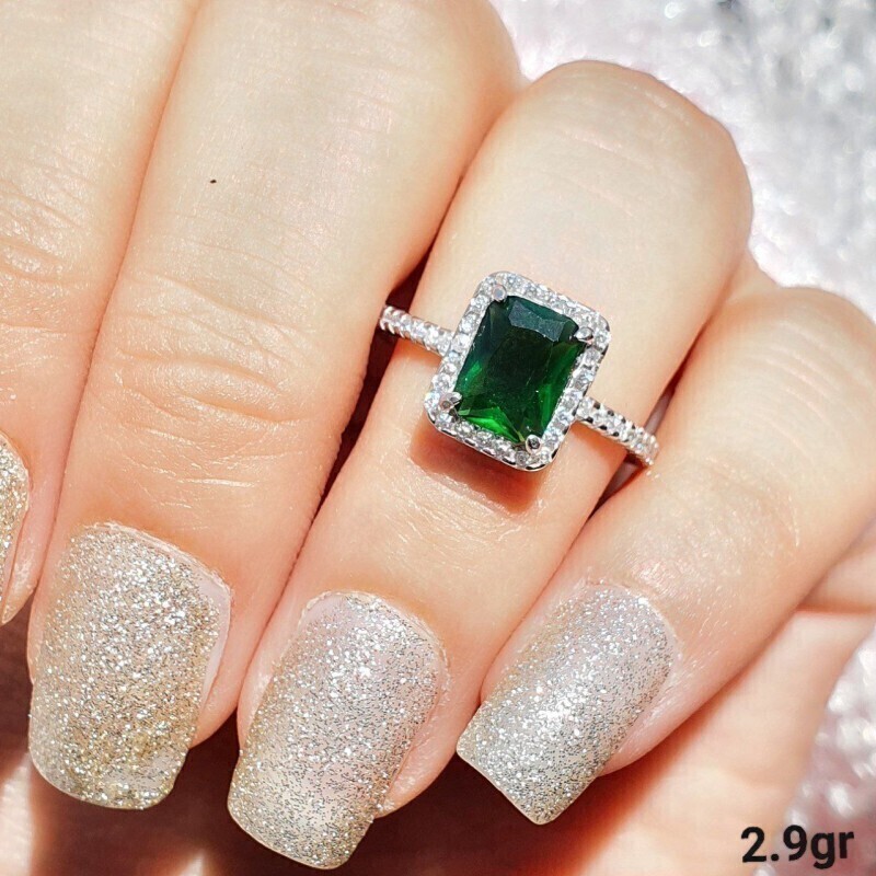 انگشتر زنانه نقره با سنگ سبز طرح جدید و زیبا کد 9045