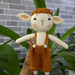 عروسک گوسفند بافتنی با لباس