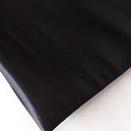 پارچه ی ساتن آمریکایی عرض 150 جنس خوب تک رنگ رنگ مشکی قیمت به ازای نیم متر  
