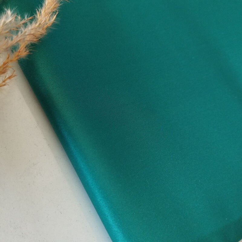 پارچه ی ساتن آمریکایی عرض 150 جنس خوب تک رنگ رنگ سبز تیره قیمت به ازای نیم متر 