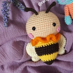 عروسک زنبور عسل( 1عدد) هدیه گیفت تولد آویز کیف آویز کلید فانتزی مهربافه