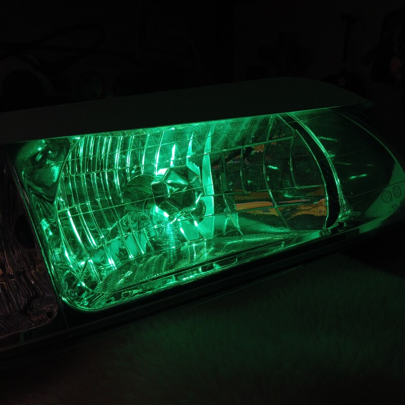 لامپ چراغ کوچک خودرو سکن مدل شیشه ای رنگ سبز مناسب برای پلاک و جلو بسیار با کیفیت بسته 2 عددی  