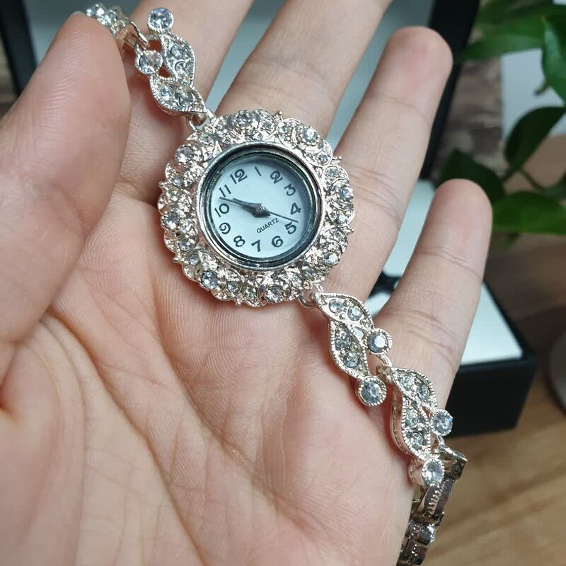 ساعت زنانه مجلسی با نیم ست و دستبند