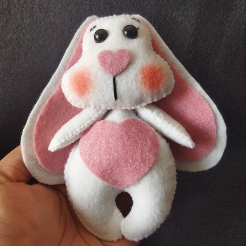 عروسک نمدی خرگوش طول 15 سانتیمتر