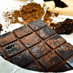 شکلات تلخ دست ساز تبلتی با کره کاکائو خالص  80درصد، شیرین شده با عسل