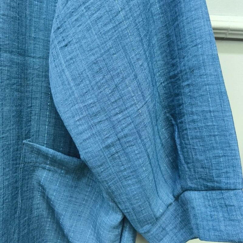 ست خنک بهار   جنس پارچه شانتون با خطوط لمه شاتن    تونیک جیب دار  قد 78 دور سینه 135 قد شلوار 105 مناسب سایز 40 تا 46
