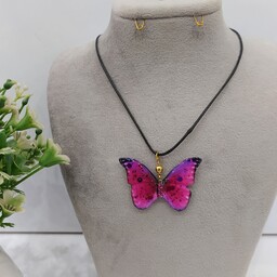 گردنبند پروانه رزینی رومانتویی بنددار قابل سفارش با تمام رنگهای پروانه در غرفه
