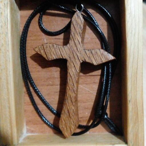 گردن آویز ( گردنبند  ) چوبی دست ساز مدل صلیب 2