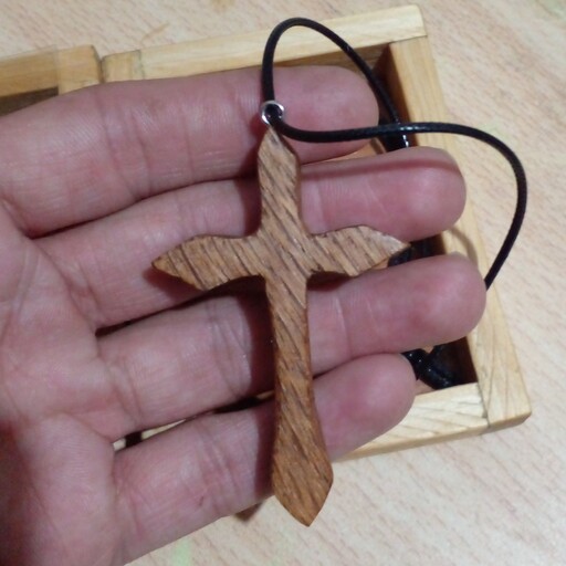 گردن آویز ( گردنبند  ) چوبی دست ساز مدل صلیب 2