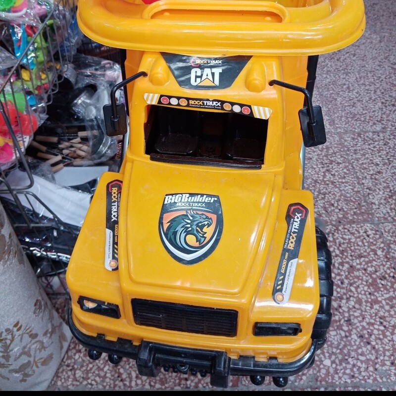 کامیون اسباب بازی برند CAT دارای بیلچه و چنگک تحمل وزن 120 کیلو  