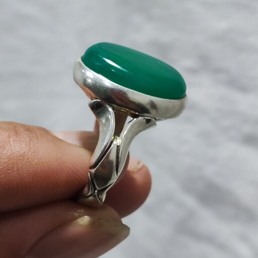 انگشتر نقره خوش دست با عقیق سبز با کیفیت 