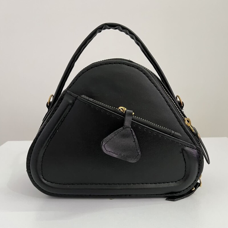 کیف  زنانه مجلسی و روزانه مدل مثلثی کیف دوشی  کیف دستی کیف جا دار کیف قیمت مناسب جنس چرم مصنوعی 