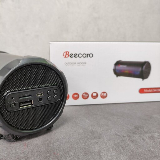 اسپیکر  برند BEECARO مدل s41b.  امکان اتصال و پخش از طریق پورت USB، کارت حافظه میکرو SD و AUX وجود دارد.