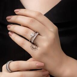 انگشتر زنانه نگین دار  و دولاین مشابه جواهر(رنگ ثابت و فری سایز)