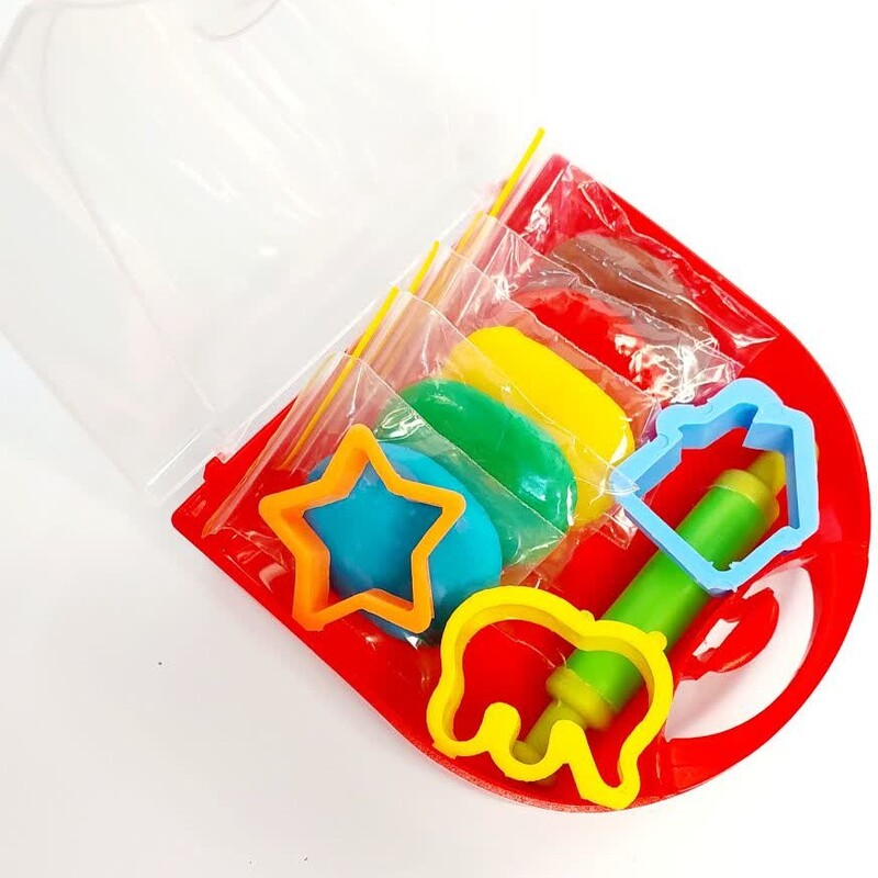 پک خمیربازی ریزه میزه شامل 5 رنگ 25 گرم و یک وردنه پلاستیکی و 3 تا قالب بازی با خمیر